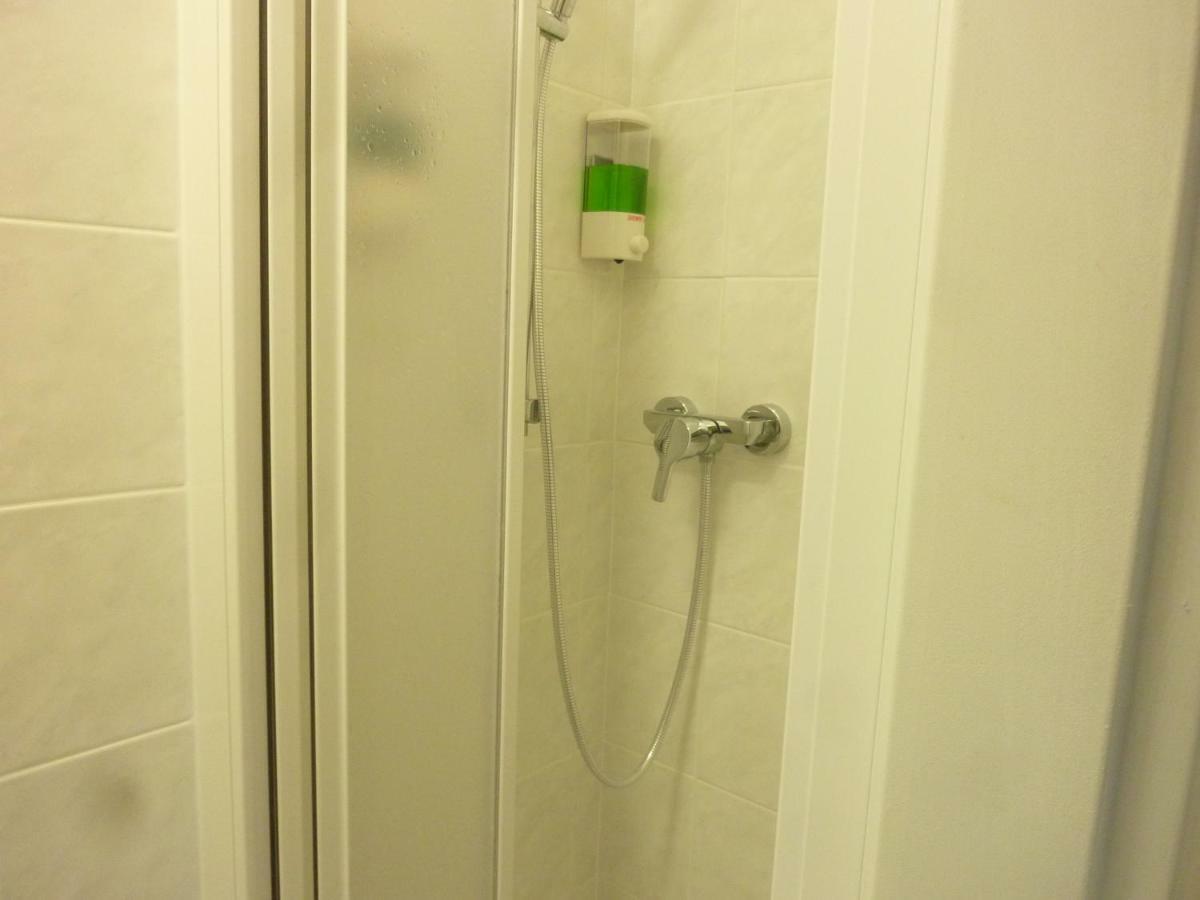 Apartman Van Ng Прага Екстериор снимка